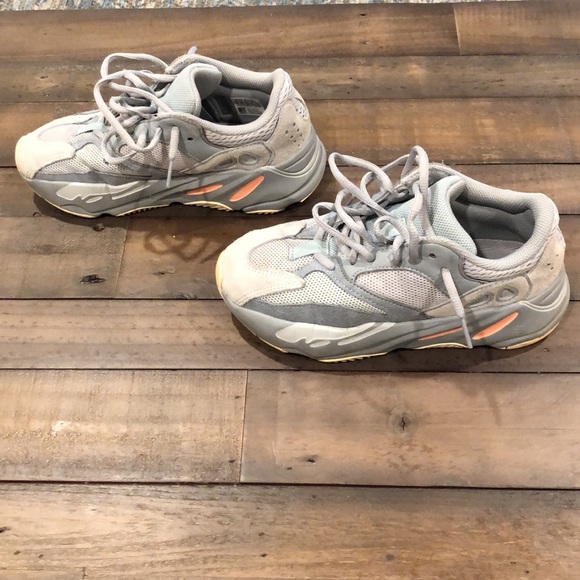YEEZY 700 INERTIA EG7597, Size 4. main image 8